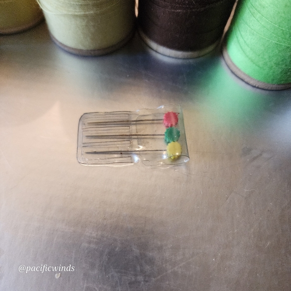 7 WOODEN VINTAGE COATS & CLARKS THREAD SPOOLS - Picture 4 of 5